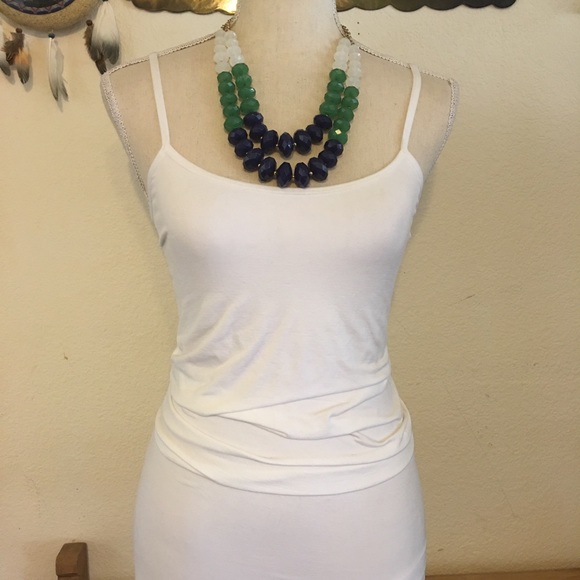 Layered large faceted plastic bead necklace - Picture 4 of 8